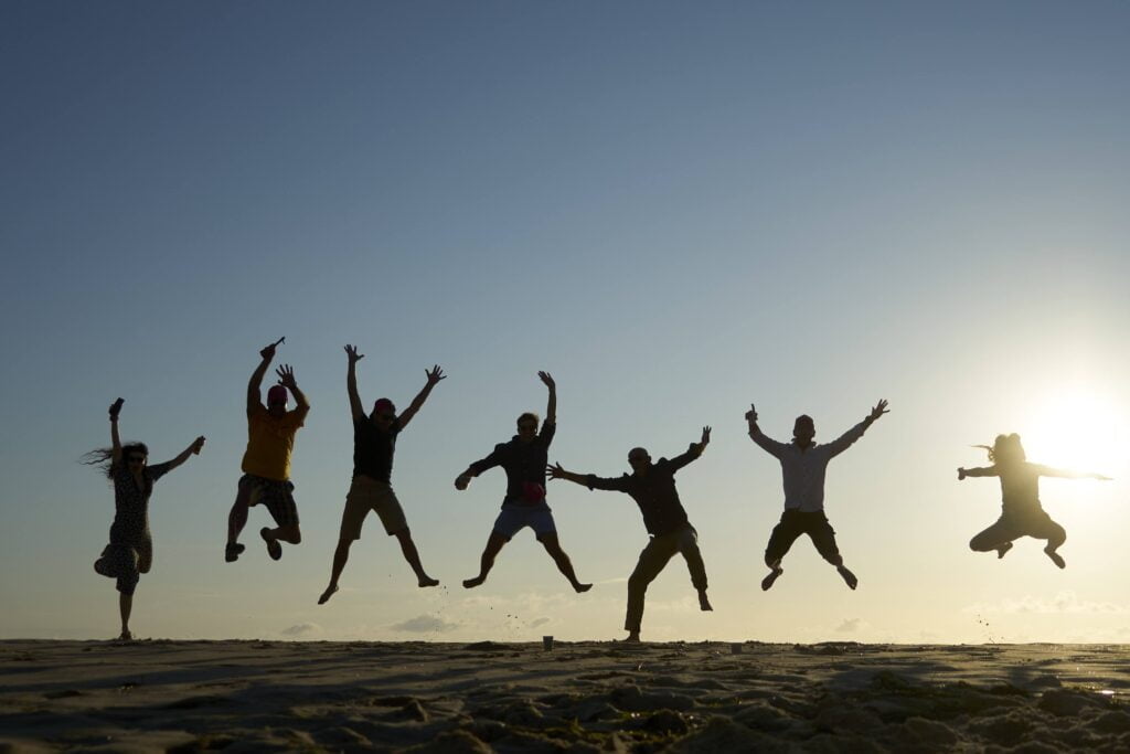 Saut au coucher du soleil sur la plage de la Pointe (Cap Ferret)