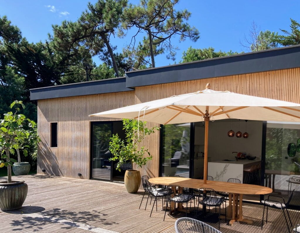 Vue sur la terrasse et la maison de location au Cap Ferret