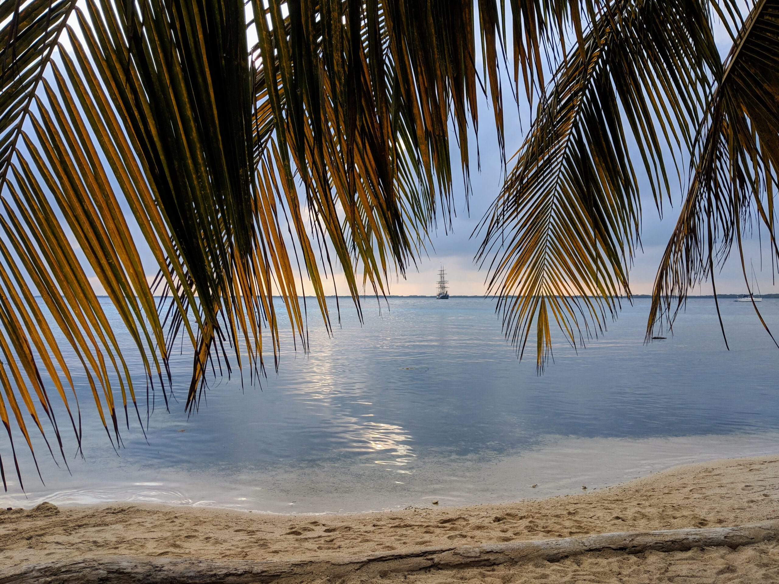 Reef's End Lodge, Tobacco Caye