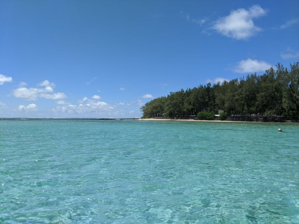 Île des Deux Cocos, Blue Bay