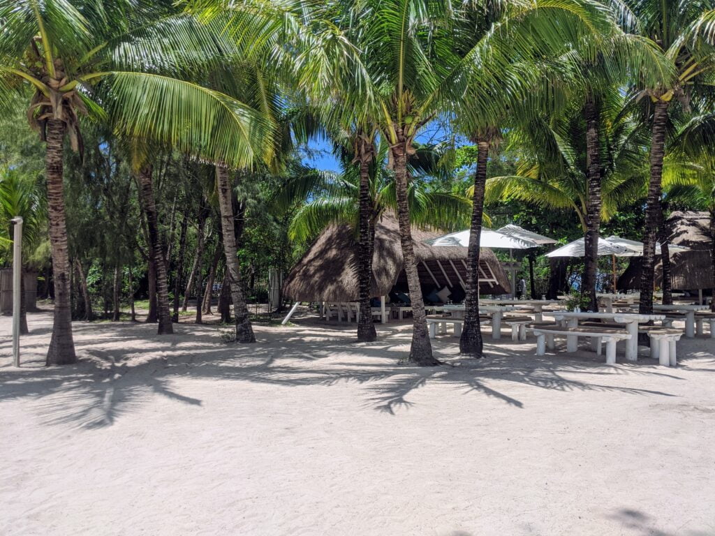 Île des Deux Cocos, Blue Bay