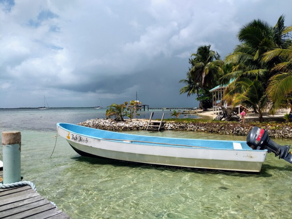 Reef's End Lodge, Tobacco Caye