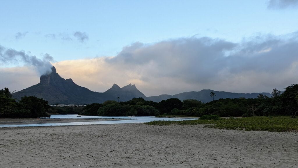 Tamarin beach, view of the Rempart Mountain