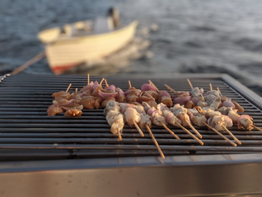 Barbecue sur le catamaran