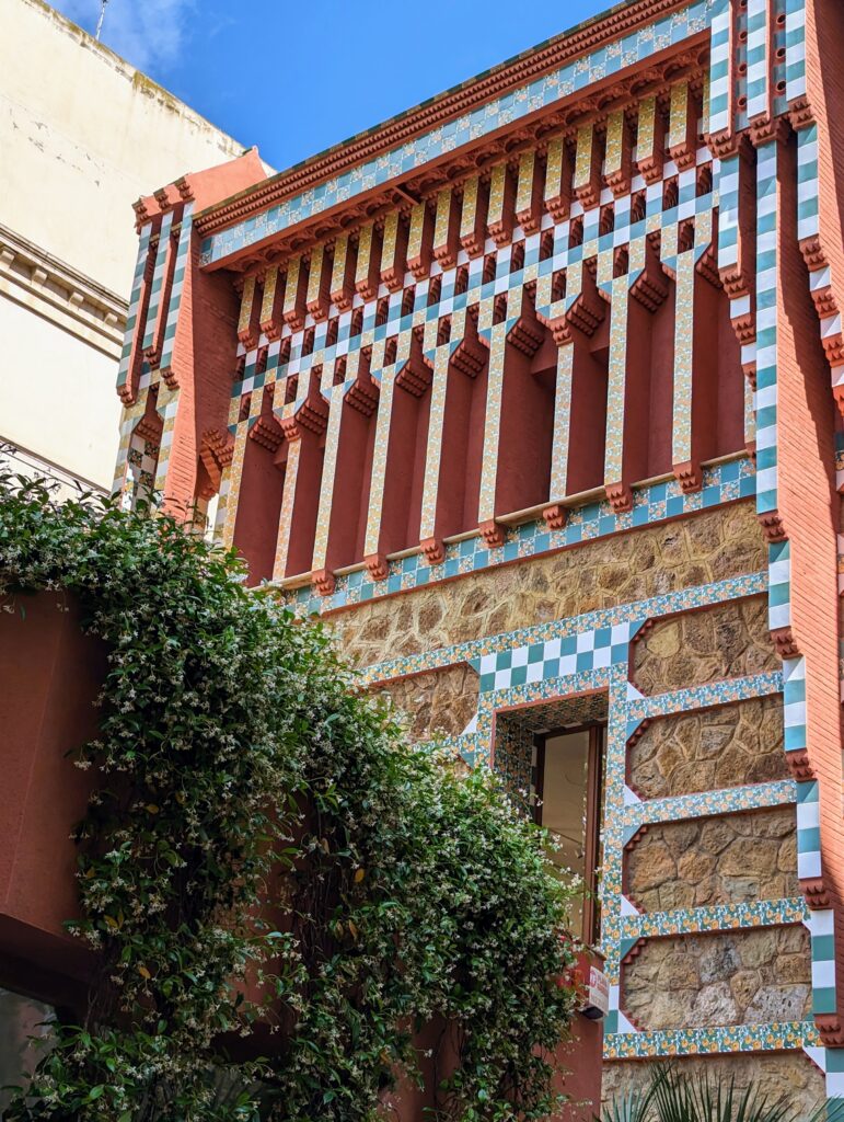 Façade extérieure de la Casa Vicens