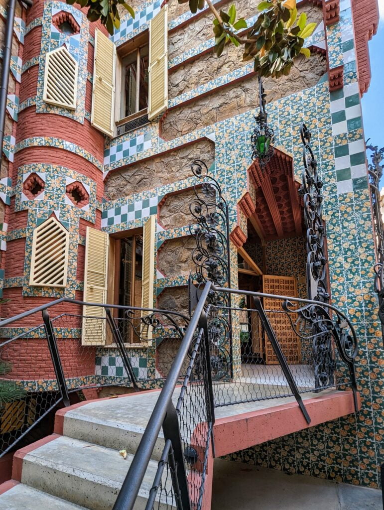 Casa Vicens, porte d'entrée