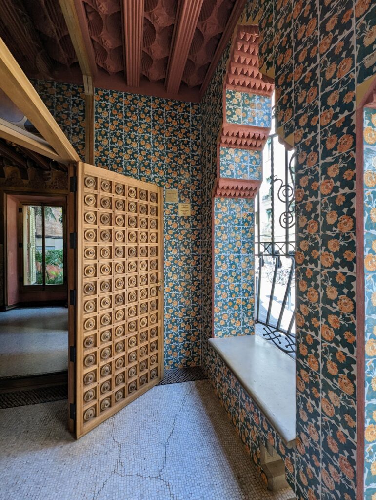 Casa Vicens, the entrance.