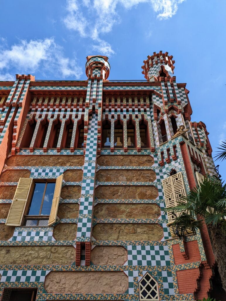 Façade extérieure de la Casa Vicens