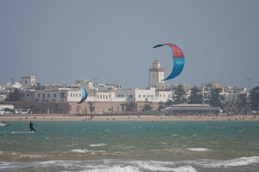 Kitesurf sur la plage d'Essaouira